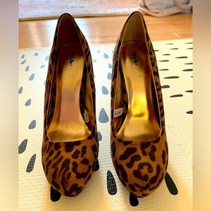 Leopard Print Mossimo Heels. Size 7